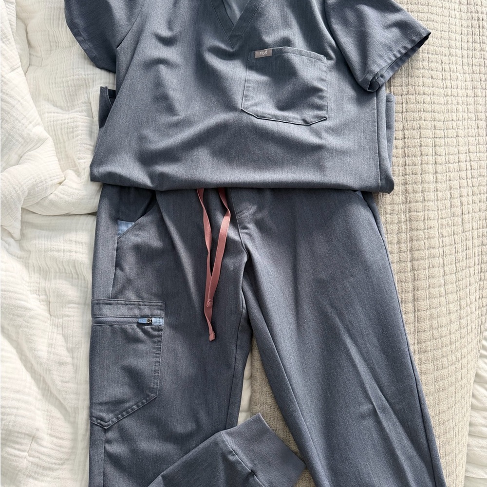 Figs Women's denim blue scrub set, like new!!